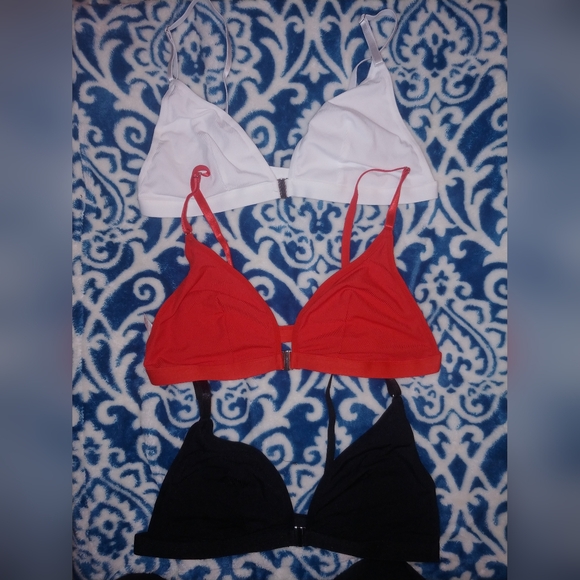 No Name Brand. Set of 3 front closure bras. Wireless. Never worn. - Picture 1 of 4